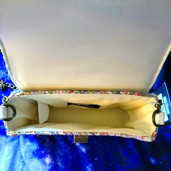 Crochet Turnlock Crossbody Bag - Picture 3 of 7